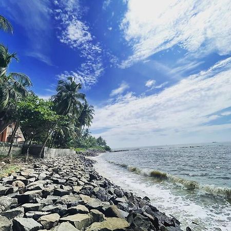 Baywatch By Grha - A Picturesque Beachfront Villa Кожикоде Екстер'єр фото