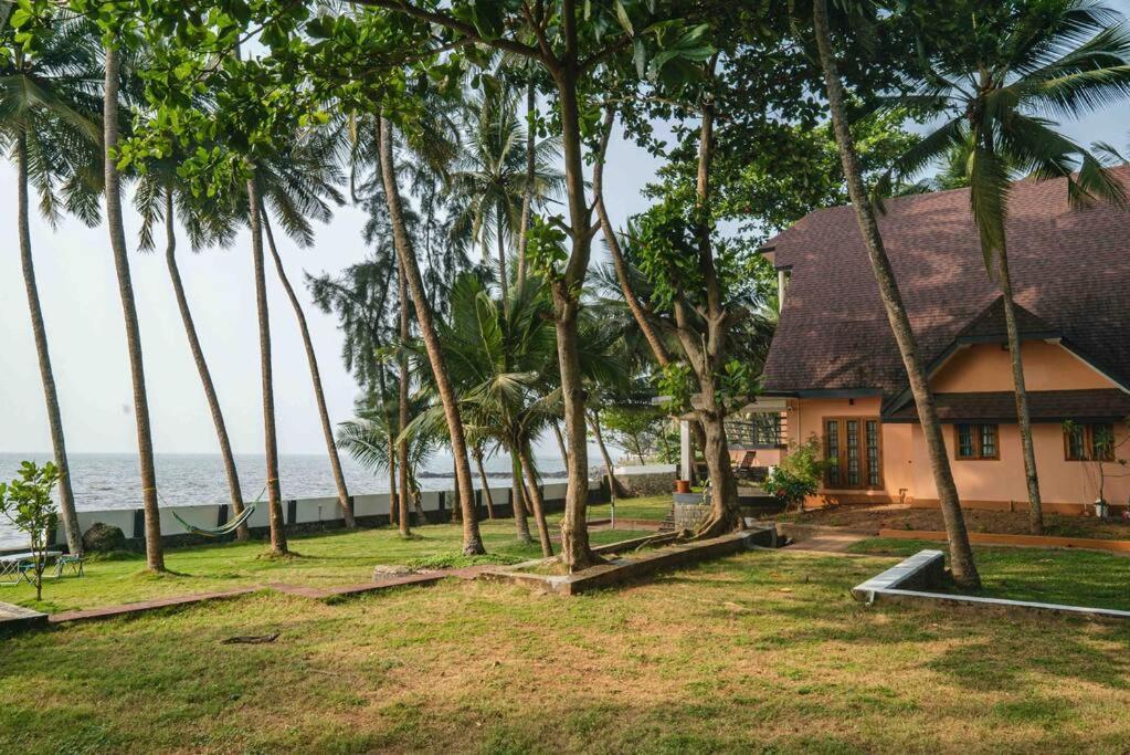 Baywatch By Grha - A Picturesque Beachfront Villa Кожикоде Екстер'єр фото