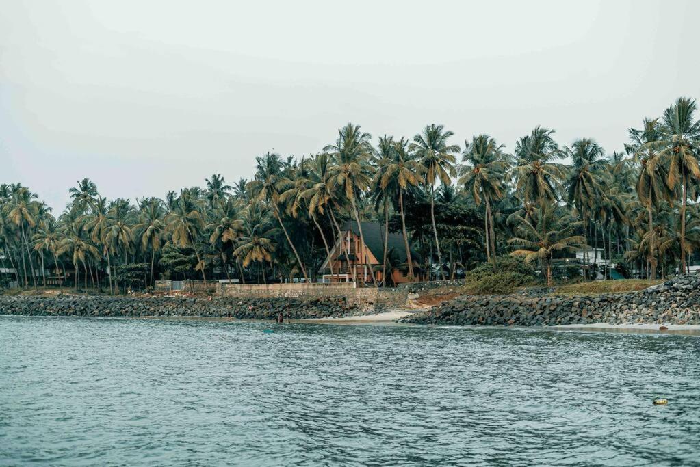 Baywatch By Grha - A Picturesque Beachfront Villa Кожикоде Екстер'єр фото