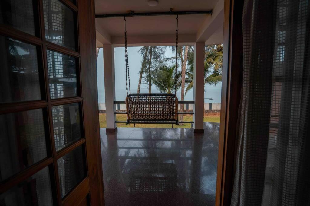 Baywatch By Grha - A Picturesque Beachfront Villa Кожикоде Екстер'єр фото