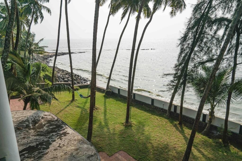Baywatch By Grha - A Picturesque Beachfront Villa Кожикоде Екстер'єр фото